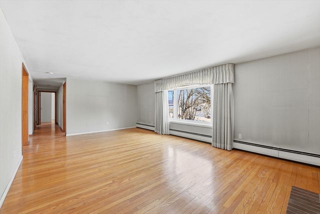 303 Kibbe Rd, East Longmeadow, MA 01028