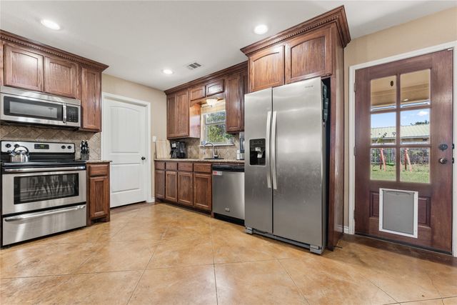 1015 S Adams Street, Mcgregor, TX 76657