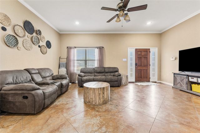 1015 S Adams Street, Mcgregor, TX 76657