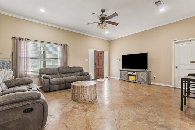 1015 S Adams Street, Mcgregor, TX 76657