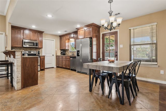 1015 S Adams Street, Mcgregor, TX 76657