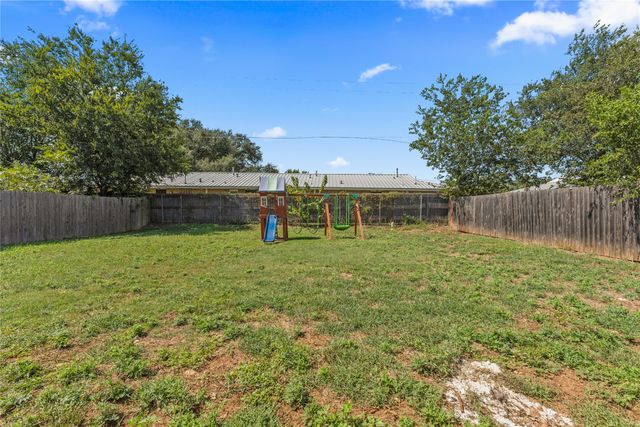 1015 S Adams Street, Mcgregor, TX 76657