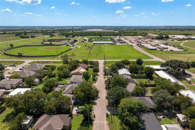 1015 S Adams Street, Mcgregor, TX 76657