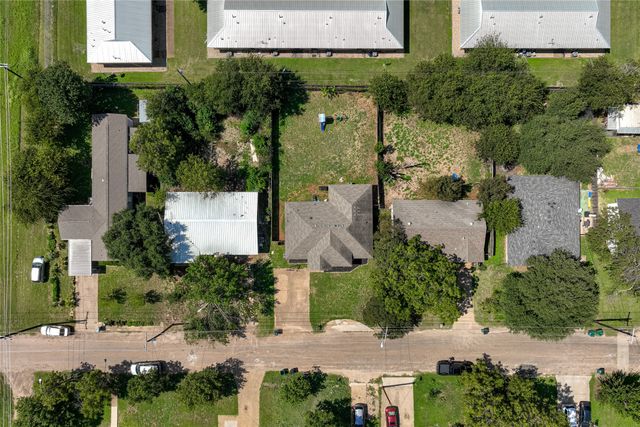 1015 S Adams Street, Mcgregor, TX 76657