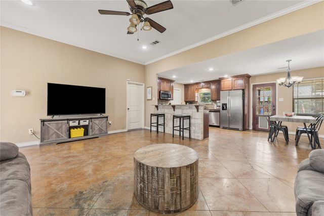 1015 S Adams Street, Mcgregor, TX 76657