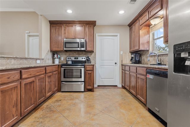 1015 S Adams Street, Mcgregor, TX 76657