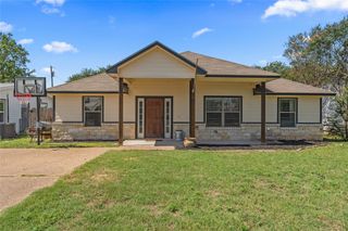 1015 S Adams Street, Mcgregor, TX 76657
