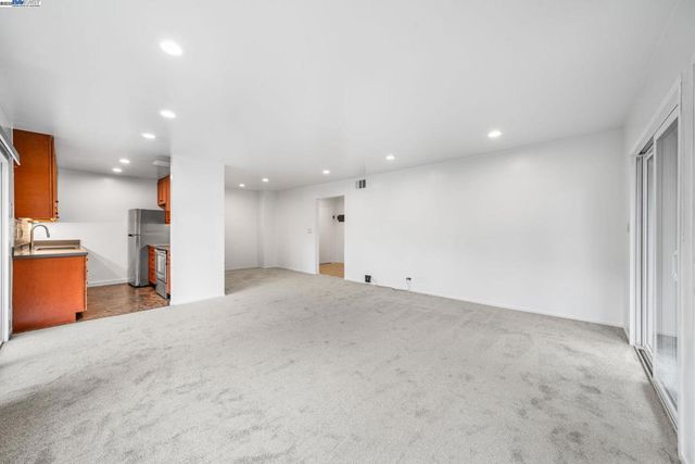 695 Mariposa Ave, Oakland, CA 94610