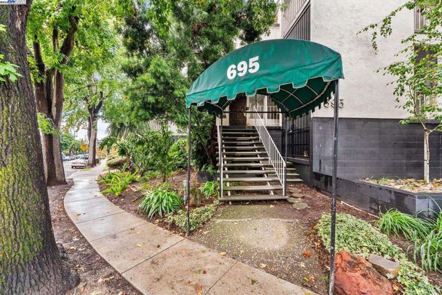 695 Mariposa Ave, Oakland, CA 94610