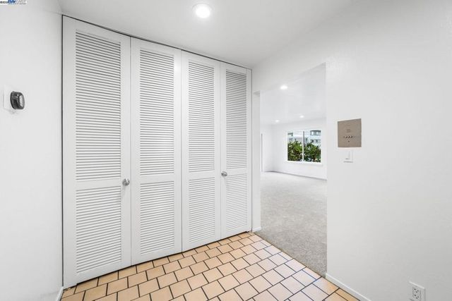 695 Mariposa Ave, Oakland, CA 94610