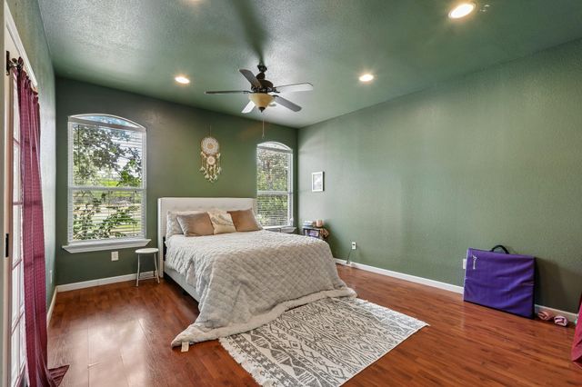 286 Simpson Ave, Cedar Creek, TX 78612
