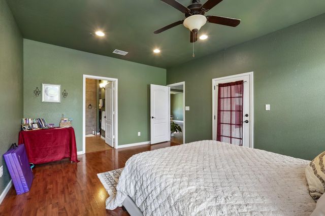 286 Simpson Ave, Cedar Creek, TX 78612