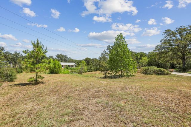 286 Simpson Ave, Cedar Creek, TX 78612