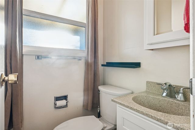 406 Dupont Avenue, Dupont, WA 98327