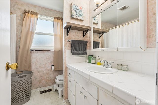 406 Dupont Avenue, Dupont, WA 98327