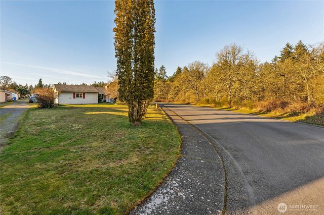 406 Dupont Avenue, Dupont, WA 98327