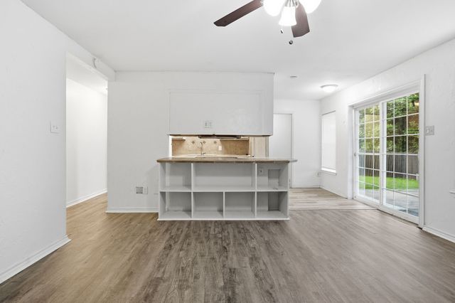 5717 Cedar Ridge Drive, Arlington, TX 76017