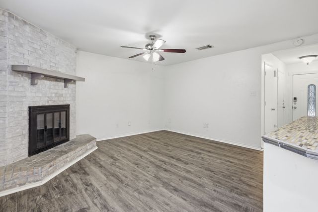 5717 Cedar Ridge Drive, Arlington, TX 76017
