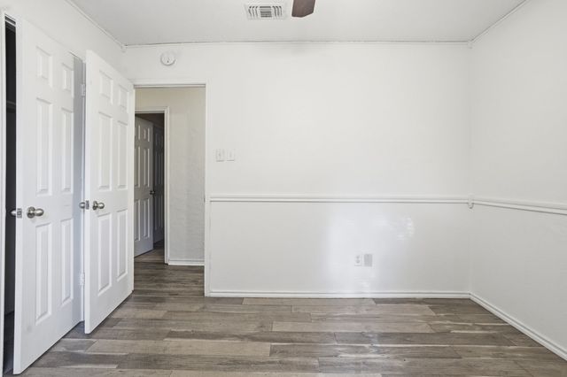 5717 Cedar Ridge Drive, Arlington, TX 76017