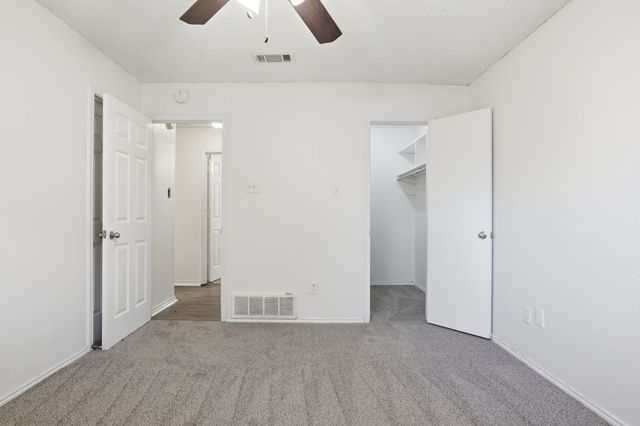 5717 Cedar Ridge Drive, Arlington, TX 76017