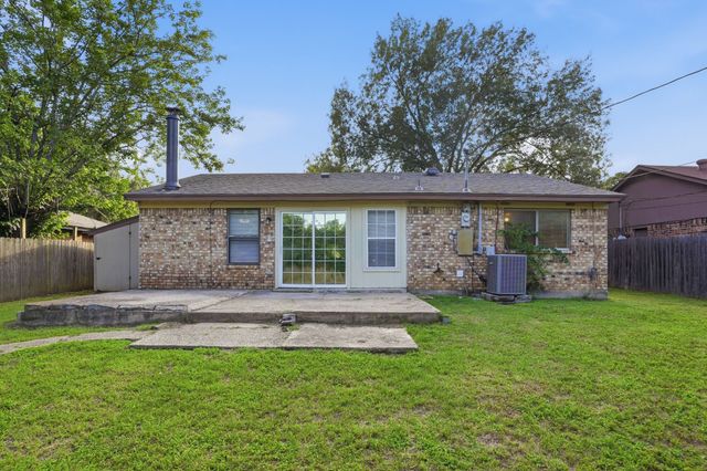 5717 Cedar Ridge Drive, Arlington, TX 76017