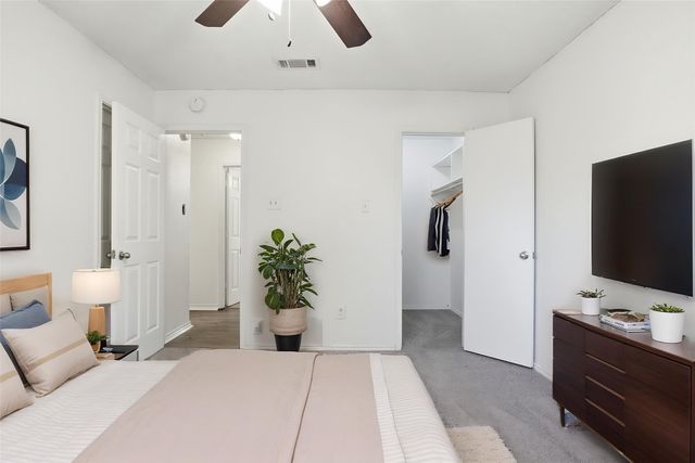 5717 Cedar Ridge Drive, Arlington, TX 76017