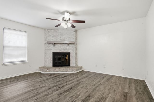 5717 Cedar Ridge Drive, Arlington, TX 76017