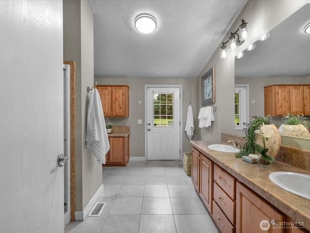 23322 N Lake Cochran Road, Monroe, WA 98272