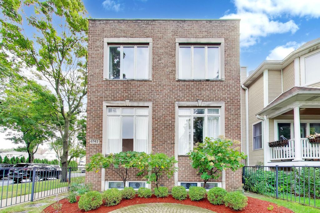 6743 N Oliphant Avenue, Chicago, IL 60631 — exterior