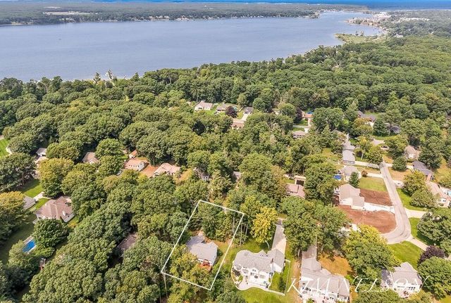 4677 Doug Drive, Fruitland Twp, MI 49461