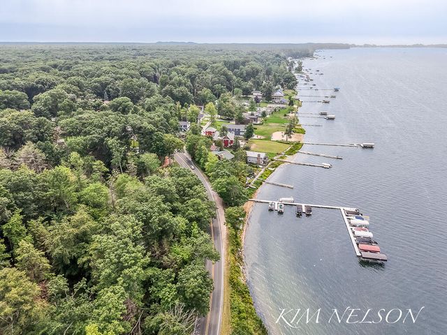 4677 Doug Drive, Fruitland Twp, MI 49461