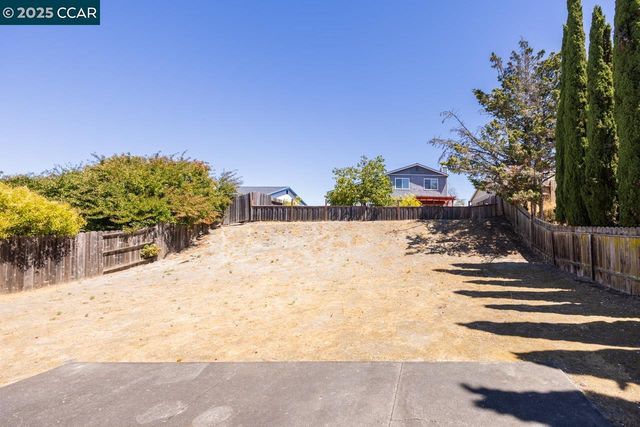 157 Eagle Ct, Hercules, CA 94547