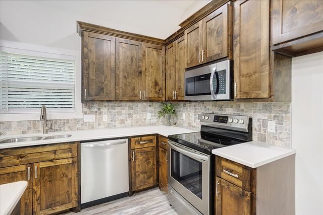1226 W Elm Street, Denison, TX 75020