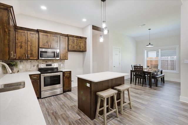 1226 W Elm Street, Denison, TX 75020