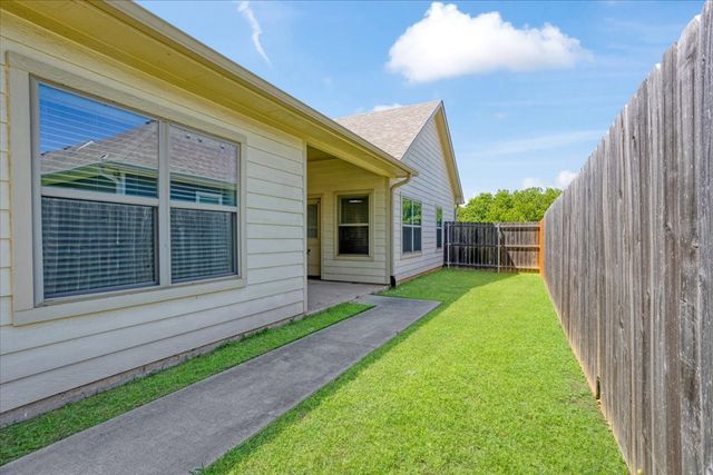 1226 W Elm Street, Denison, TX 75020