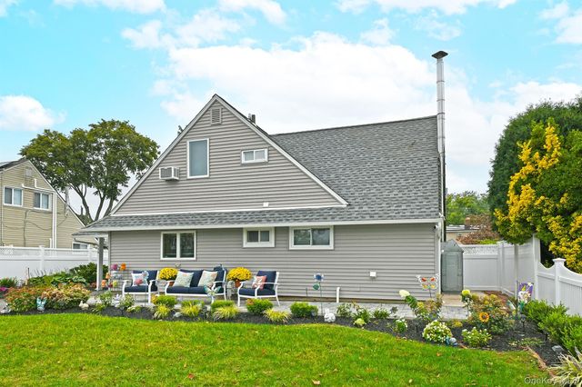 158 Tardy Lane S, Wantagh, NY 11793
