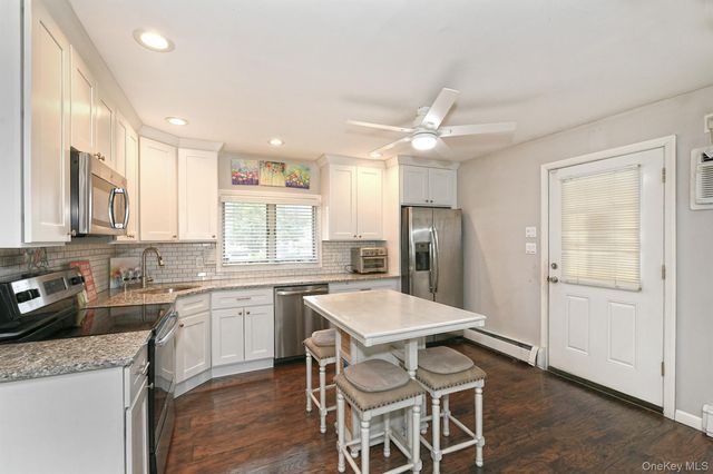 158 Tardy Lane S, Wantagh, NY 11793