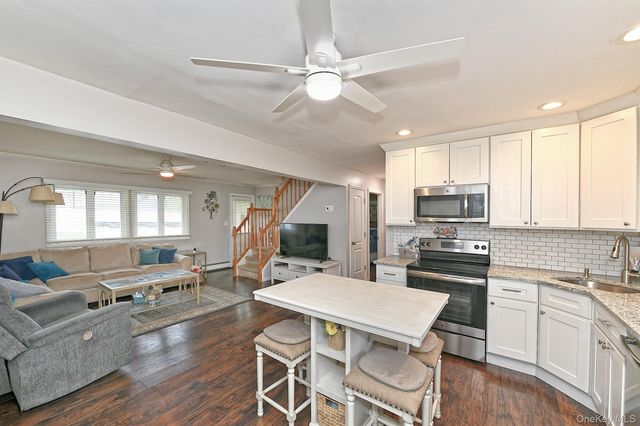 158 Tardy Lane S, Wantagh, NY 11793