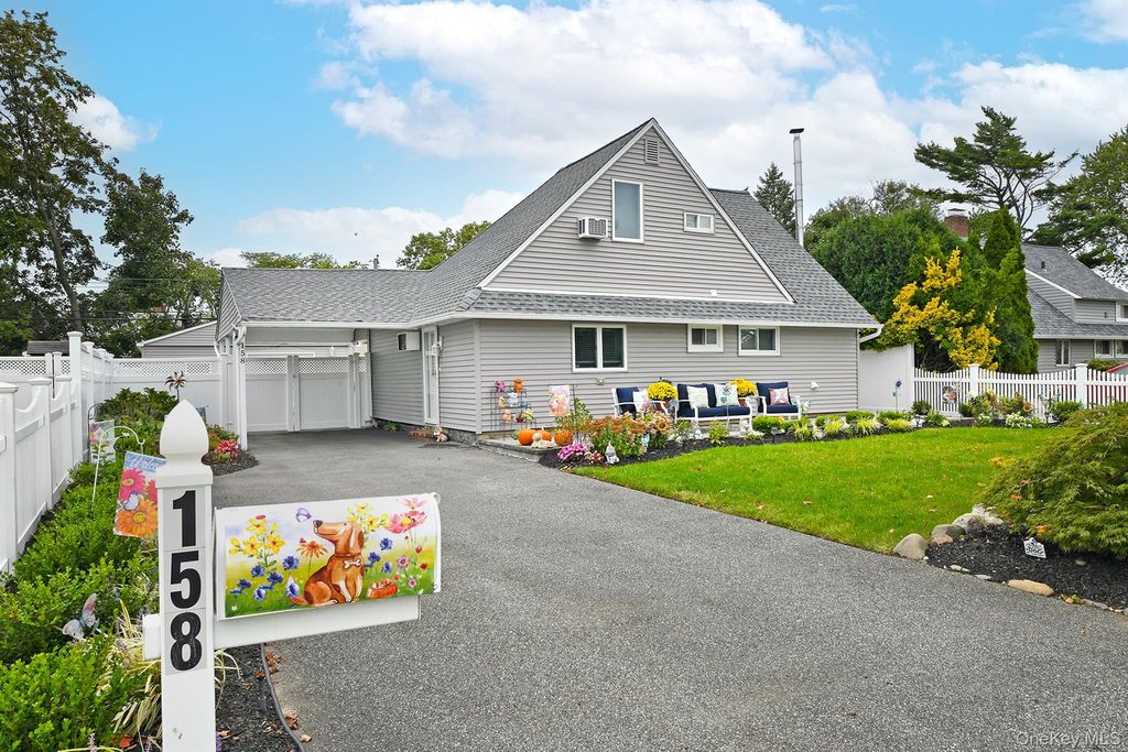 158 Tardy Lane S, Wantagh, NY 11793