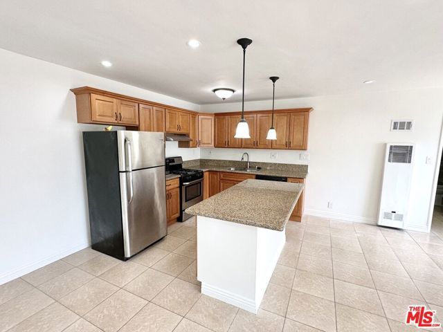 7209 Willoughby Avenue 10, Los Angeles, CA 90046