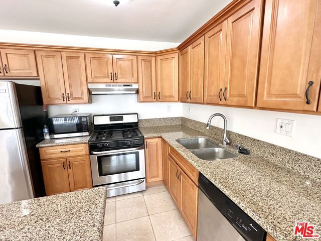 7209 Willoughby Avenue 10, Los Angeles, CA 90046