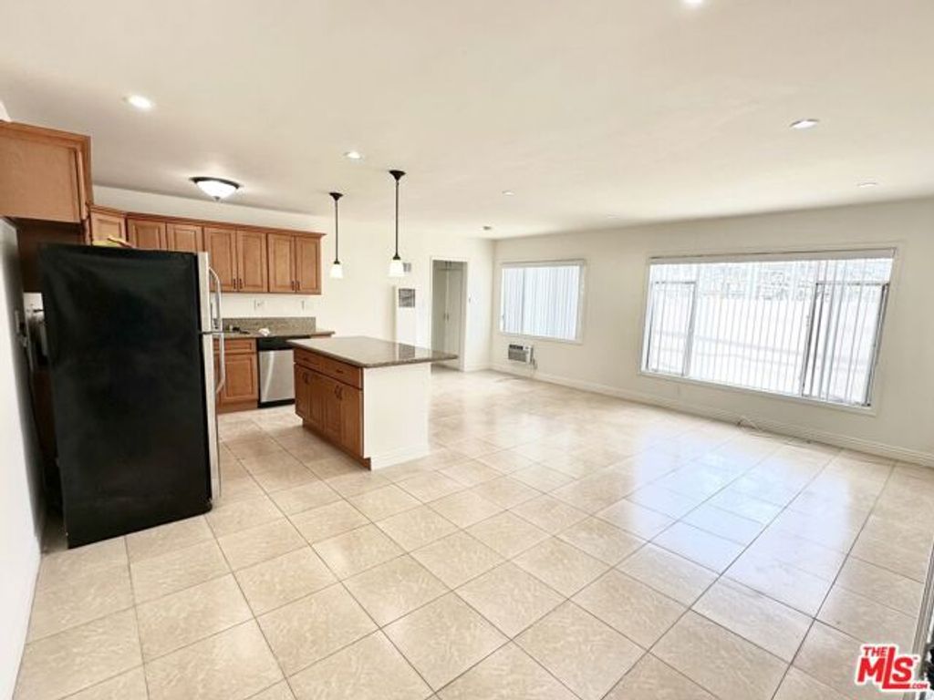 7209 Willoughby Avenue 10, Los Angeles, CA 90046