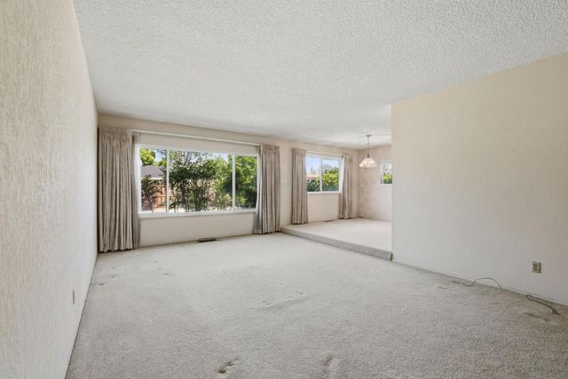 6319 Saint James Dr, Carmichael, CA 95608