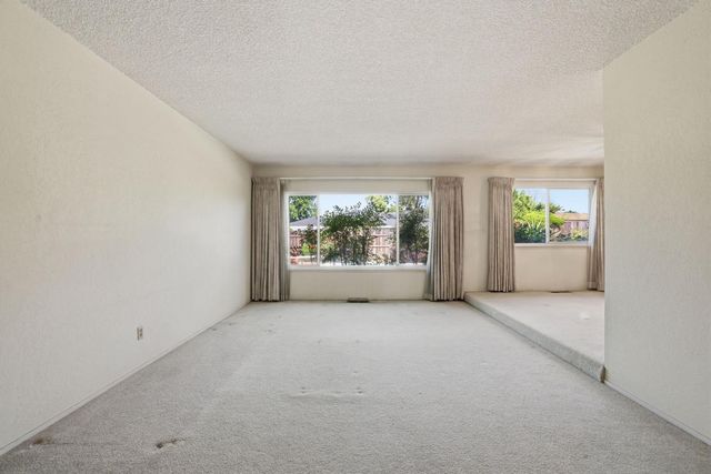 6319 Saint James Dr, Carmichael, CA 95608