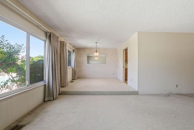 6319 Saint James Dr, Carmichael, CA 95608