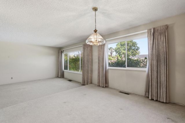 6319 Saint James Dr, Carmichael, CA 95608