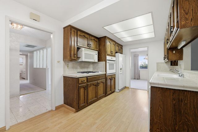 6319 Saint James Dr, Carmichael, CA 95608