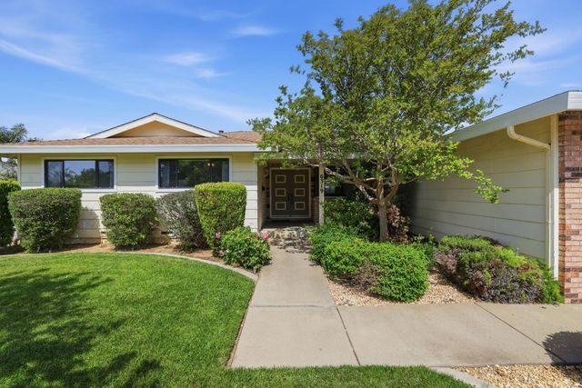 6319 Saint James Dr, Carmichael, CA 95608