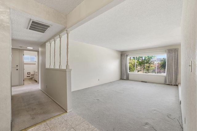 6319 Saint James Dr, Carmichael, CA 95608