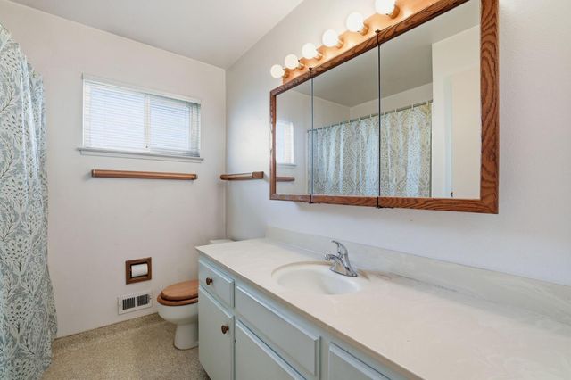 6319 Saint James Dr, Carmichael, CA 95608